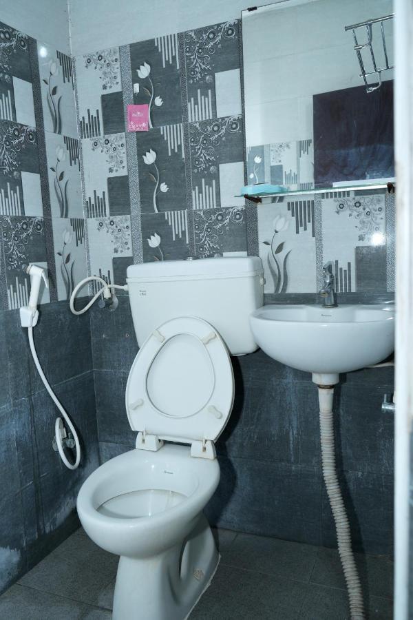 Alexa Home Stay Tirupati Eksteriør billede